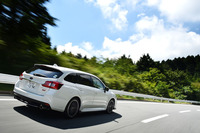 専用チューンの足まわりは、「レヴォーグSTI Sport」の大きなセリングポイント。スバルとビルシュタインが共同開発したフロントストラットやリアダンパーなどが装着される。