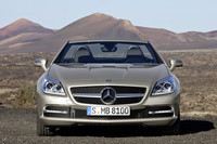 フルLEDの大型ヘッドランプが印象的な、新型のフロントまわり。