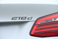 車名は「218d」だが排気量は2リッター。発売は2015年5月20日。試乗した「ラグジュアリー」のほか、標準と「Mスポーツ」の3仕様がある。