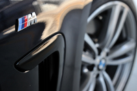 「4シリーズ グランクーペ」には、スタンダードモデルに加えて、デザインテーマに合わせたドレスアップが施されたグレード“ラグジュアリー”と“Mスポーツ”が用意される。今回のテスト車は後者で、高級かつスポーティーな内外装が特徴となっている。