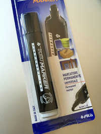 こちらは上と同じトラットの油性ペン。