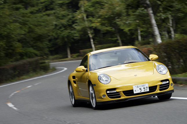 【スペック】全長×全幅×全高＝4450×1850×1300mm／ホイールベース＝2350mm／車重＝1600kg／駆動方式＝4WD／3.8リッター水平対向6 DOHC24バルブターボ（530ps/6250-6750rpm、71.4kgm/2100-4250rpm）／価格＝2365万円（テスト車＝2434万5000円／ナチュラルレザーインテリア＝21万1000円／Porscheロゴ、ヌバックレザートリム付きフロアマット＝3万2000円／前席シートヒーター＝7万7000円／前席シートベンチレーター＝20万円／カーボンインテリアパッケージ＝17万5000円）