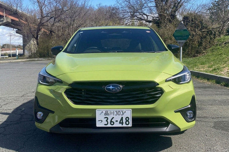 現行型の「インプレッサ」は、2023年4月に登場。初代から数えて6代目にあたる。ボディー形状は5ドアハッチバックの1タイプのみとなった。5ドアハッチバックはそれまで「インプレッサ スポーツ」と呼ばれていたが、フルモデルチェンジを機に名称がシンプルなインプレッサに変更された。