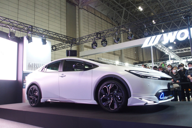 トヨタ・プリウスNEO ADVANCE STYLE（サイドビュー）