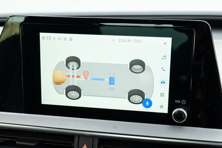 センタースクリーンは8インチと、額縁に対して少し小さめ。できることは12.3インチの「Z」と変わらない。