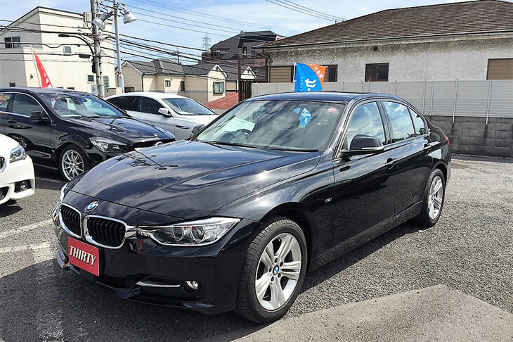 2017年に激安中古ドイツ車店で購入した激安「BMW 320dスポーツ」。「エリート特急」と呼び、「ワンタンク1000kmオーバー走行」にチャレンジするなど、数々の思い出をつくった。