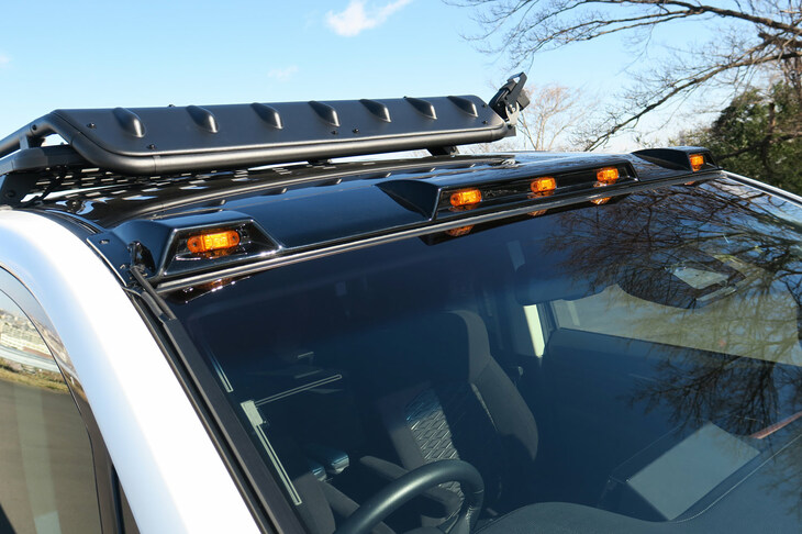 三菱デリカD：5 SNOW SURVIVOR（ルーフマーカーランプ）