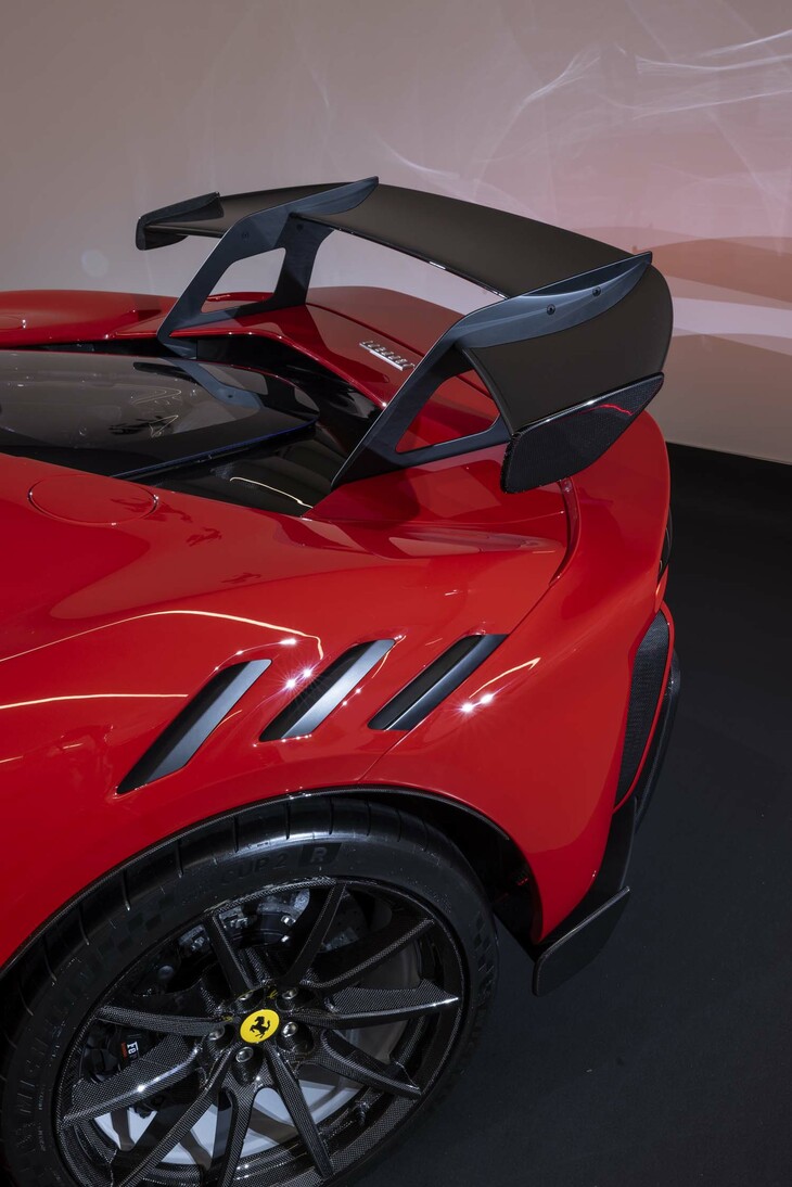 フェラーリSF90 XXストラダーレ（リアウイング）