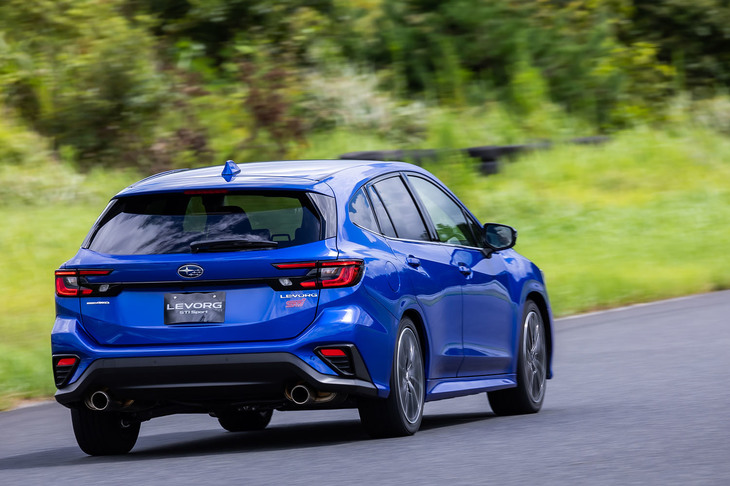 「レヴォーグSTI Sport」の燃費値はWLTCモードが13.6km/リッター、JC08モードが16.5km/リッター（数値はいずれも社内計測値）。