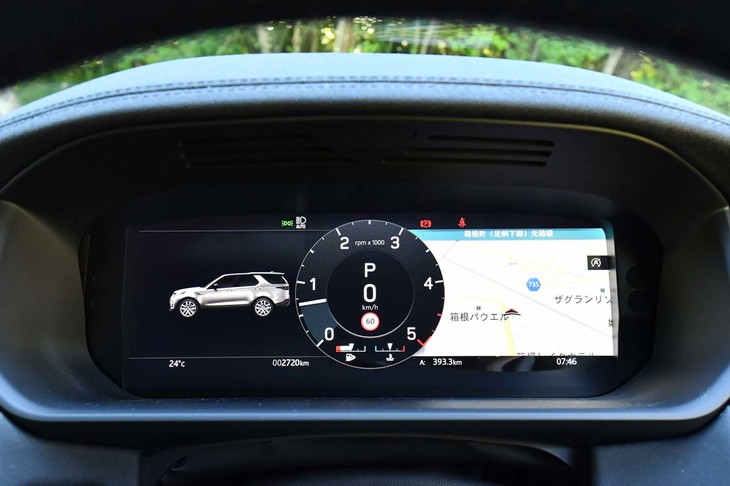 メーターパネルは2眼式＋マルチインフォメーションディスプレイからフル液晶式に改められた。表示パターンは多彩。