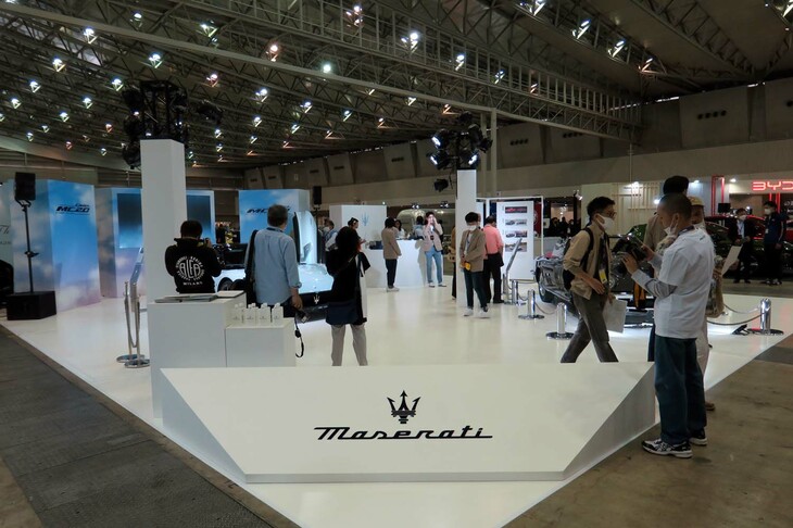 マセラティの展示ブースの様子。