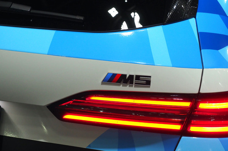 BMW M5 M xDriveツーリング（2026年BMW＆MINI Racing先導モデル）