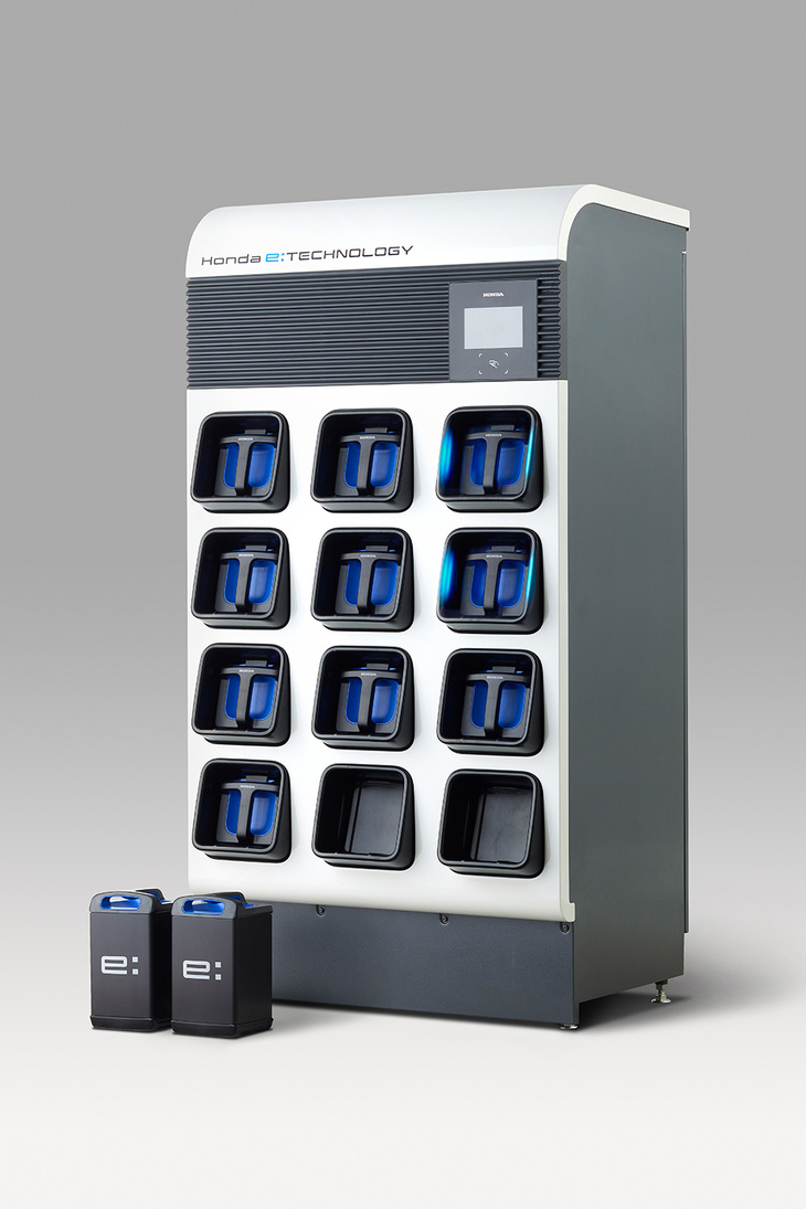 パワーパックエクスチェンジャーe：は、交換式バッテリー「モバイルパワーパックe：」の充電ステーションだ。