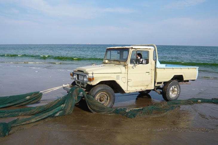 UAEの漁村で、製造から50年以上がたっても現役で使われている40系。