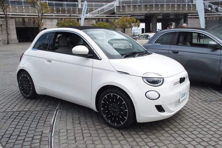 フィアット500eオープン（エクステリア）