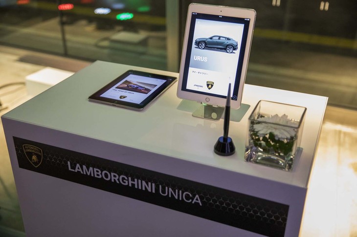 オーナー向けのアプリ「ウニカ」。新型モデルのプレビューなどのほか、「ウルス」の生産状況をほぼリアルタイムで見ることができる。