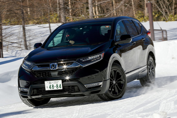 ダイナミックな走りを披露する「ホンダCR-V」の4WD車。機械式4WDのアドバンテージは、シンプルな仕組みで後輪に大きな駆動力を供給できることにある。