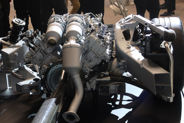 トヨタGR GT（エンジンのカットモデル）