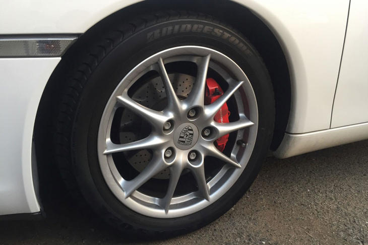 S氏の愛車のホイールは、ノーマルのものに変更されている。