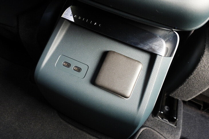 キャデラック・リリック（USB Type-Cポート／電源ソケット）
