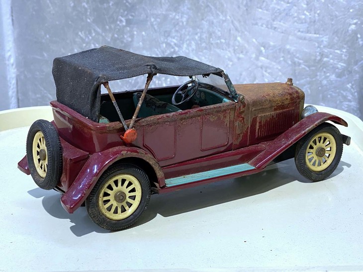 キャンバス製のほろは開閉可能につくられているとみた。