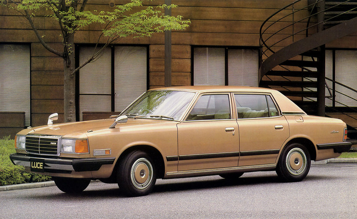 1979年のフェイスリフト以降のセダン。ボディーサイズは全長×全幅×全高＝4665×1690×1385mm、ホイールベース＝2610mmで、先代と比べホイールベースは100mm、全長は400mm以上延びている。