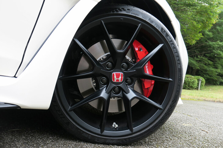 ホンダ・シビック タイプR（フロントタイヤ＆ホイール）