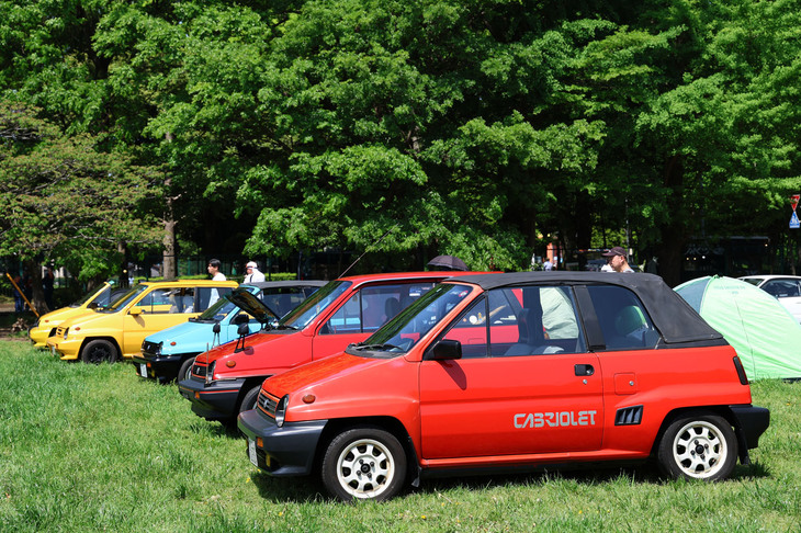 ノーマルの「Rタイプ」と「カブリオレ」、そして「ターボII」がそろった初代「シティ」。