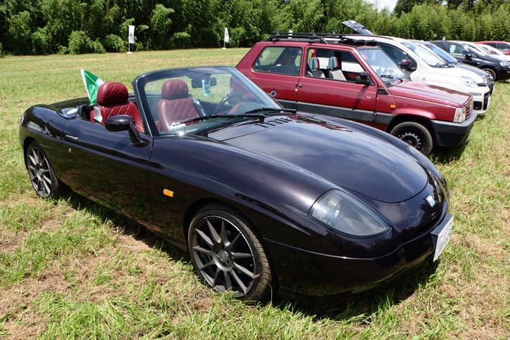 フィアットのライトウェイトオープンカーである「バルケッタ」。
			 