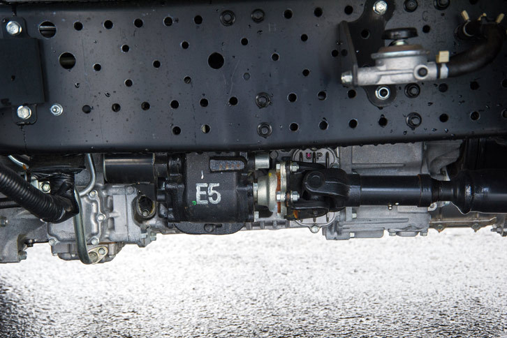 いすゞ・エルフ ワイドキャブ ロングボディー ドライバン