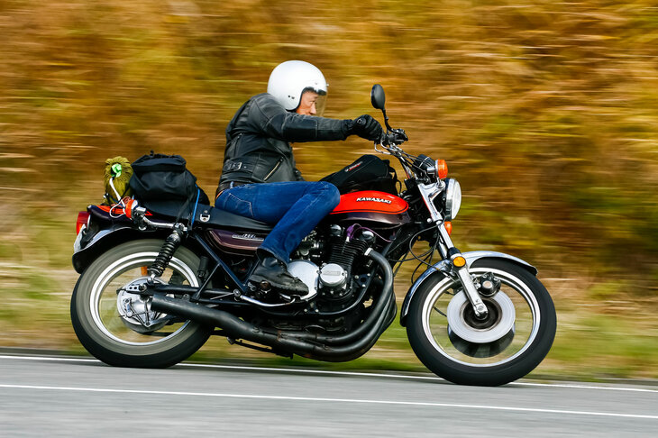 本稿のライターである後藤が所有する「Z1」。ノーマルのフィーリングを重視したファインチューニング仕様で、エンジンは「Z1000Mk2」の純正ピストンで1000cc化。カムはノーマルだが、特性を若干変えるためにバルタイを変更している。吸排気系にも手を入れており、キャブレターはミクニのTMR、マフラーはNGCとなっている。