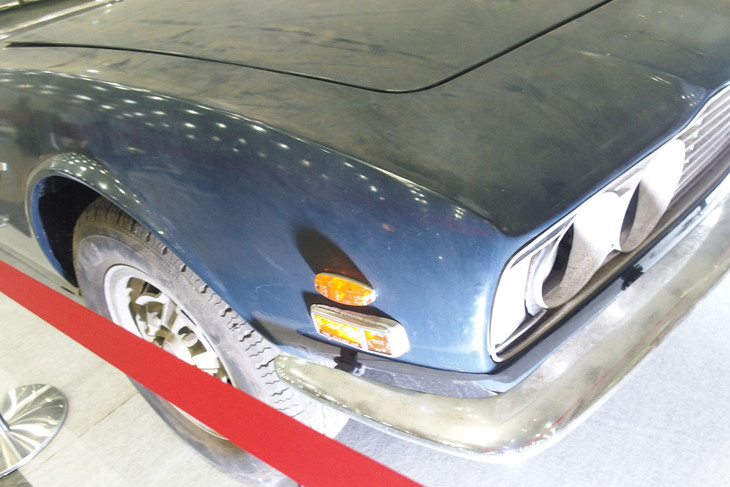 アストンマーティンDBS V8（1972年）