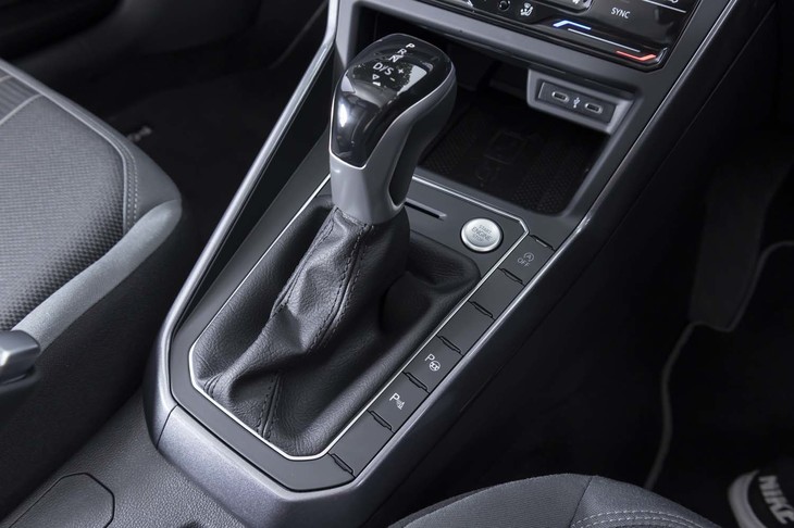 トランスミッションは7段のデュアルクラッチ式AT。ドライブモードセレクターはスポーティーモデル「TSI Rライン」以外には備わらない。