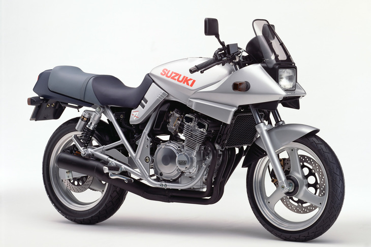 「カタナ」シリーズには上級モデルのイメージを取り入れた小・中排気量モデルも存在した。写真は1991年デビューの「GSX250Sカタナ」。