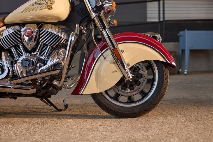 「スプリングフィールド スペシャルエディション」は、伝統的なツートンカラーとピンストライプが特徴。