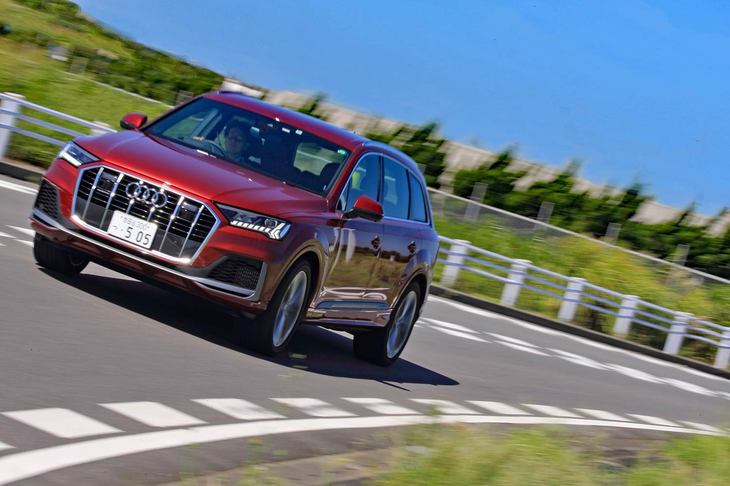 「Sライン」には、車高を15mm低め、よりスポーティーなチューニングを施した「アダプティブエアサスペンションスポーツ」が標準装備される。