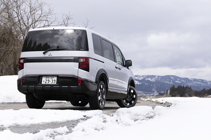 今回は人気のオフロードミニバン「三菱デリカD：5」にクムホのオールシーズンタイヤ「ソルウス4S HA32」を装着。スノードライブを求めて北を目指した。