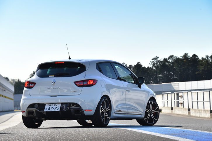 ルノーの高性能ハッチバック「ルーテシアR.S.」の中でも、最もサーキット寄りの仕様とされる「ルーテシアR.S.トロフィー」。日本国内では2015年11月に発売された。