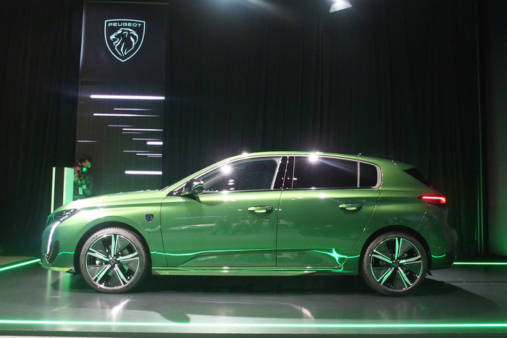 プジョー308 GT BlueHDi（サイドビュー）