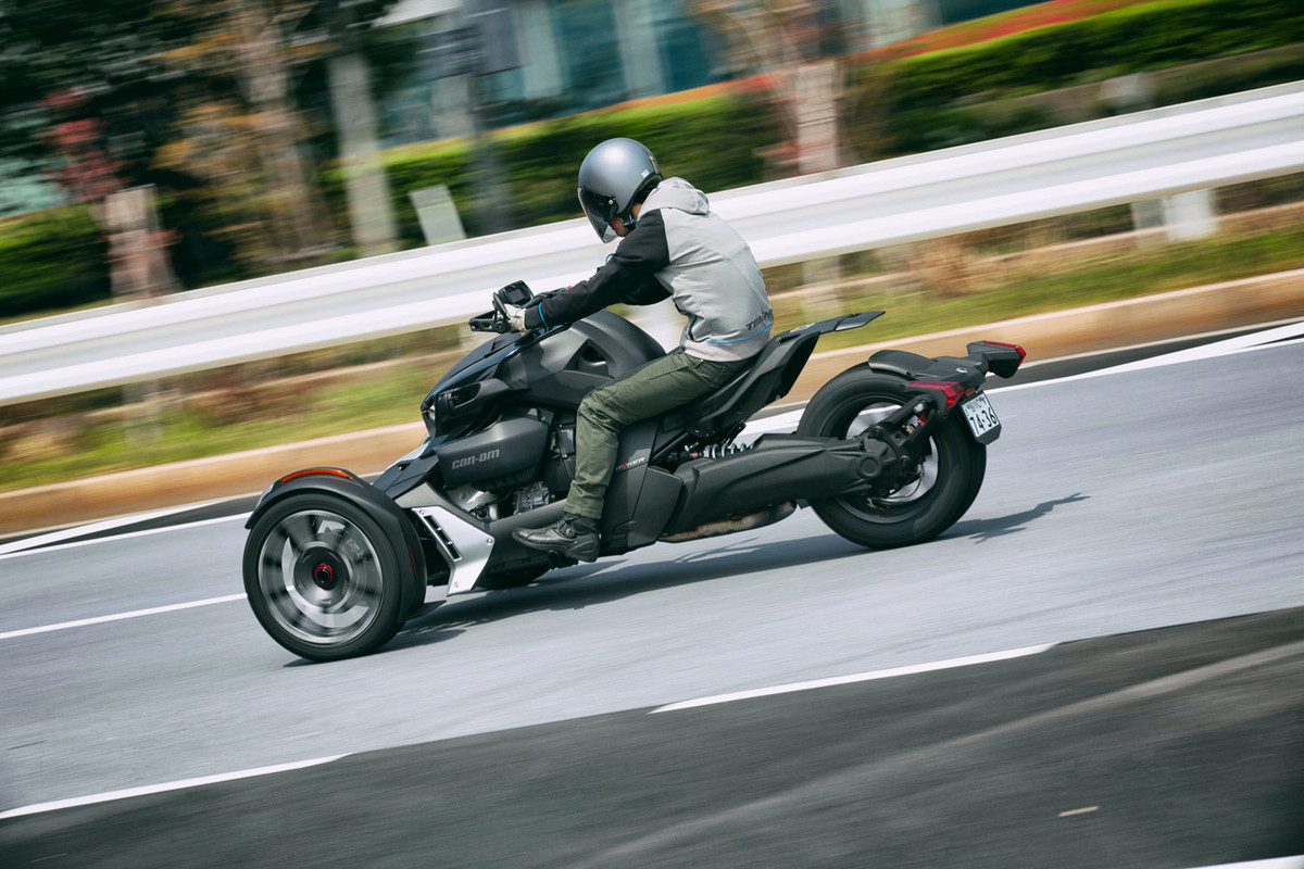 BRP can-am Ryker リアステップ