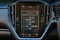 「STI Sport」系のグレードに備わる、ドライブモードセレクトの操作画面。「GT」「GT-H」系のグレードには、パワートレインの制御のみを切り替えられる「SI-DRIVE」が装備される。（写真：荒川正幸）