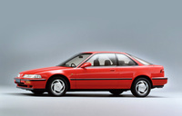 「ホンダ・インテグラ」。車名が初代の「クイント インテグラ」から単にインテグラとなった2代目。3ドアハッチバッククーペと4ドアハードトップの2種類のボディーを持つスペシャルティーカー。