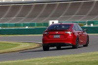 ラインナップについては、ハイブリッドモデルと、高性能モデル「タイプR」が2022年に追加される予定だ。