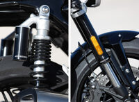 サスペンションは、前がφ43mmのマルゾッキ製倒立フォークで、ホイールトラベル量は120mm。後ろがマルゾッキ製の外部リザーバータンク付きツインショック（プリロード調整機能付き）で、ホイールトラベルは116mmだ。