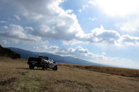 「ラプター」の駆動システムは、大型クロカンではおなじみの「2WDモード付きフルタイム4WD」である。日本語的にはおかしいが、この表現が一番正鵠（せいこく）を射ているので困る。