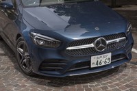 オプション「AMGライン」を選択した試乗車のフロントまわり。専用のスポイラーが装着されている。