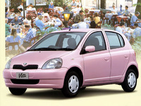 1999年登場の初代「ヴィッツ」。広い車内とギリシア人デザイナー、ソティリス・コボス氏による日本車離れしたデザインが特徴で、日欧でカー・オブ・ザ・イヤーをダブル受賞した。