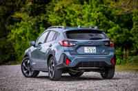 先代よりもアグレッシブな形状のプロテクター類で躍動感やワイルドさを表現したというエクステリア。キャビン部分を絞り込むことで、従来型よりもフェンダーの張り出しが強調されている。