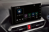 オプションの9インチスマホ連携ディスプレイオーディオ。