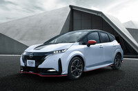 日産のレース部門の名を冠する「ノート オーラNISMO」。専用セッティングのモーター制御や足まわりを備えた、本格的なスポーツモデルだ。
